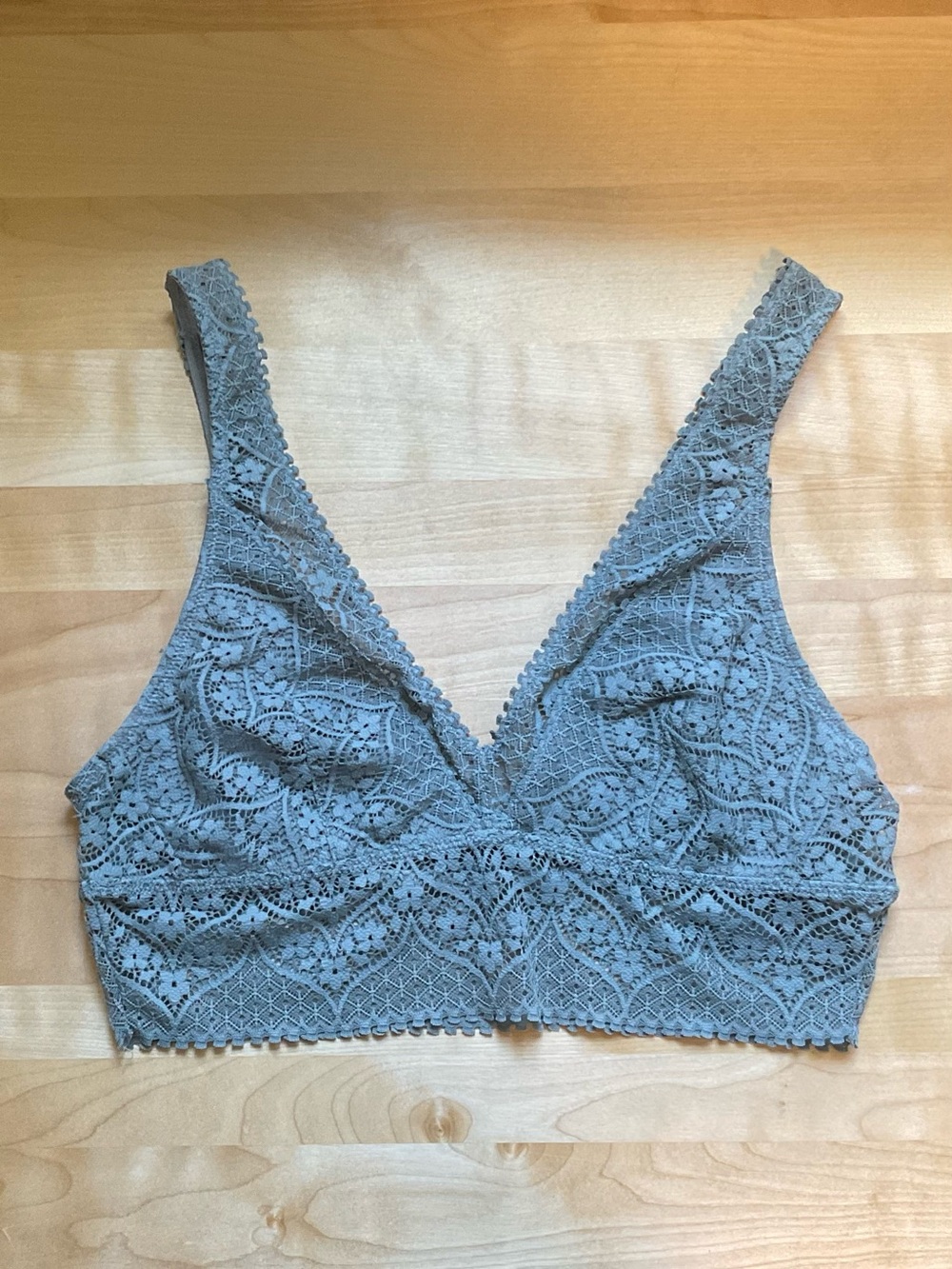 Like New! Aerie Lace V-Neck Bralette Gray M Medium